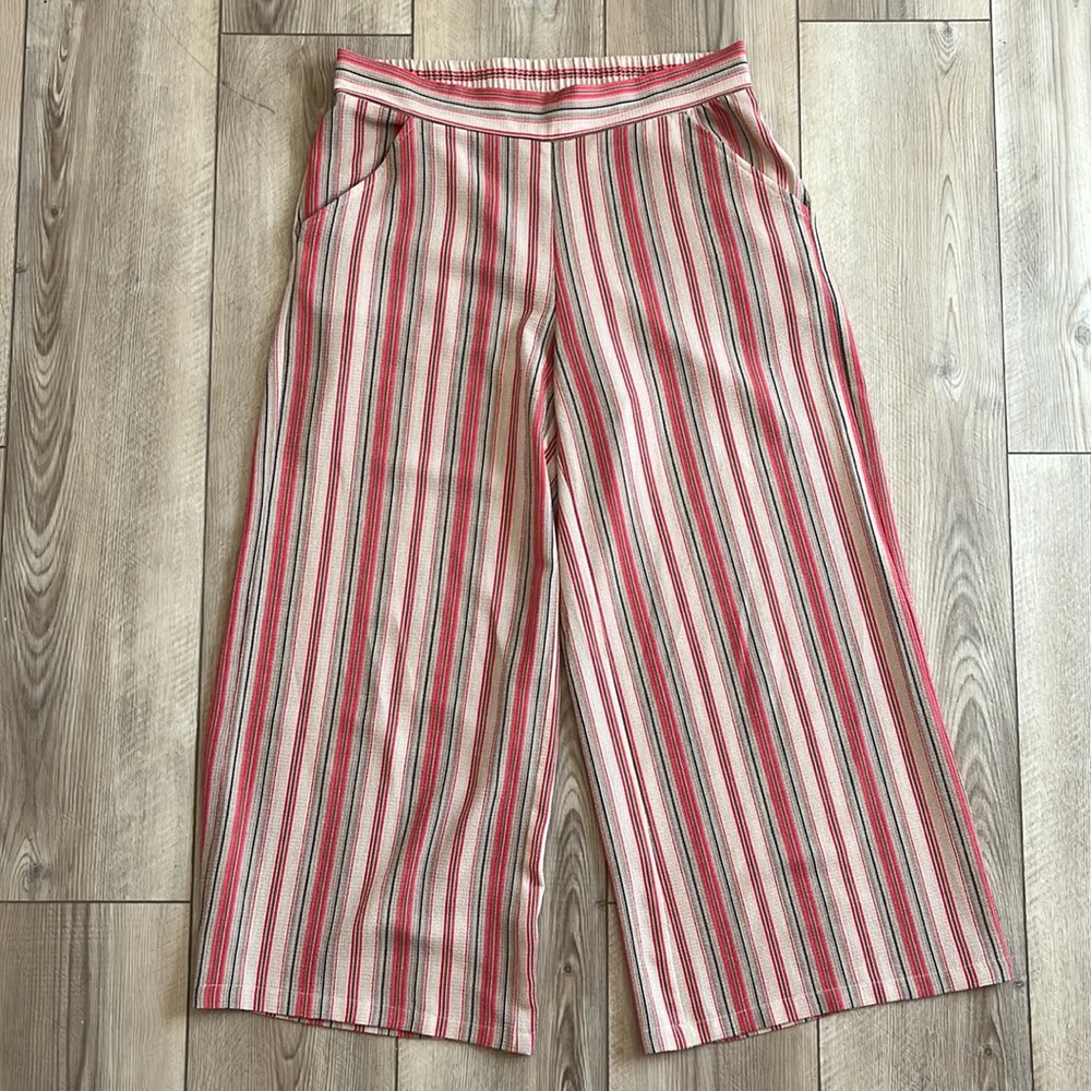 Max Studio - cropped, wide leg pants - medium